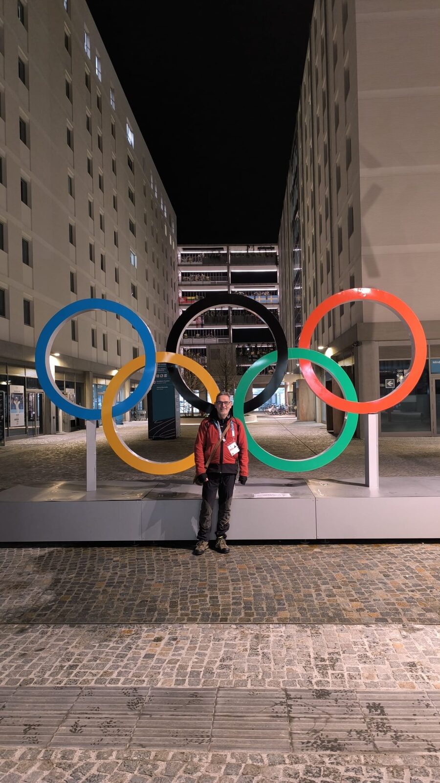 I cerchi olimpici al Villaggio di Milano Cortina 2026