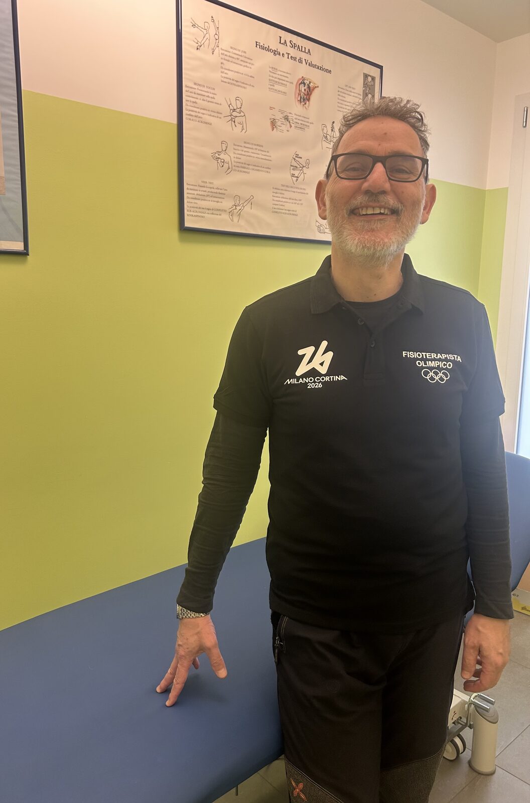 Antonio Ventrella in divisa da Fisioterapista Olimpico di Milano Cortina 2026