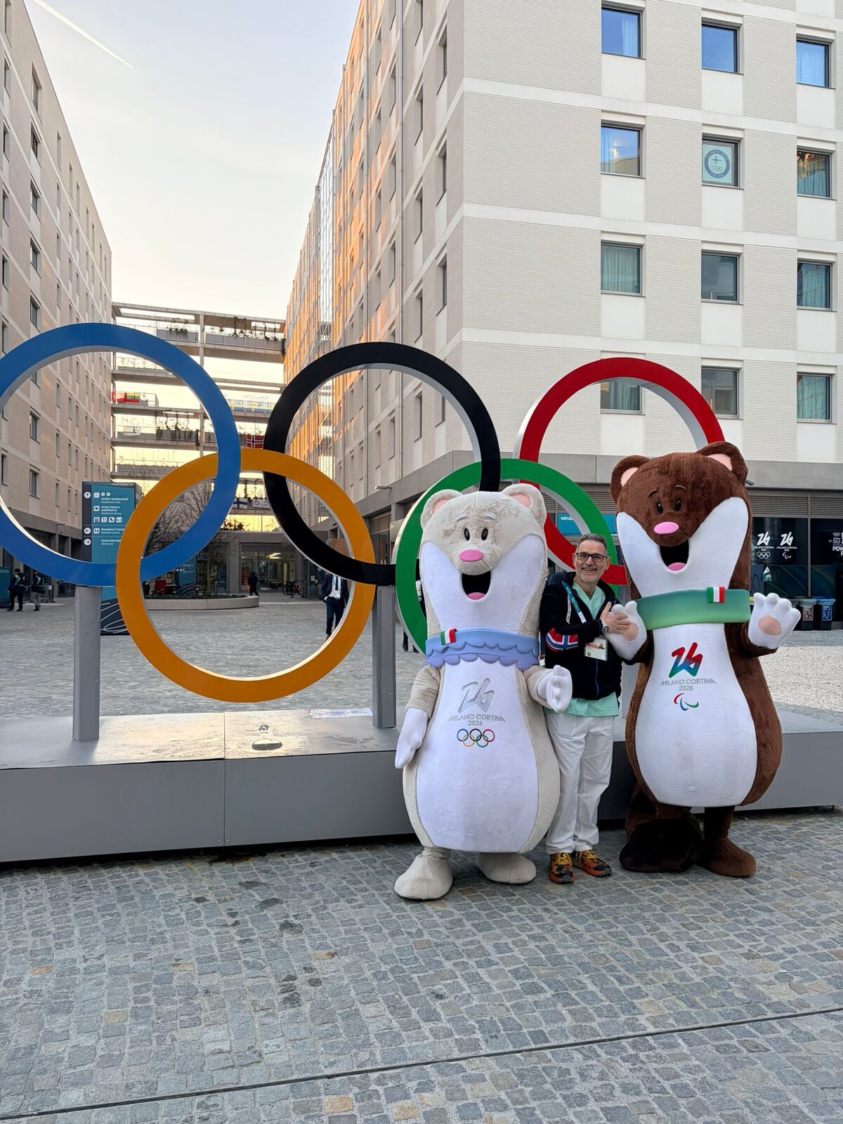 Con le mascotte olimpiche Tina e Milo